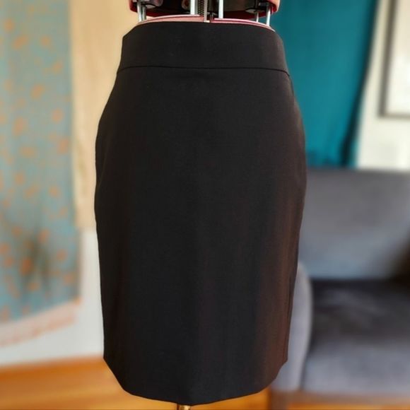 Banana Republic black above knee pencil skirt 0P (27" waist) - Picture 1 of 13